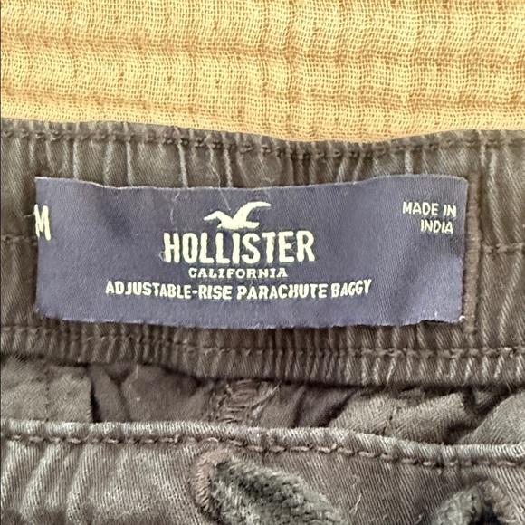 Hollister Women’s Dark Parachute Pants - Picture 2 of 3